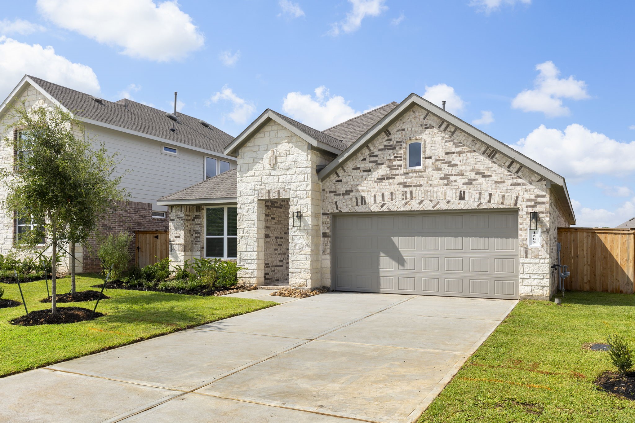 1589 Oakdale Crest Road Montgomery, TX 77316 - Photo 3 of 33 Long, double-wide driveway leading to the 2-car-garage with auto-garage-door opener.