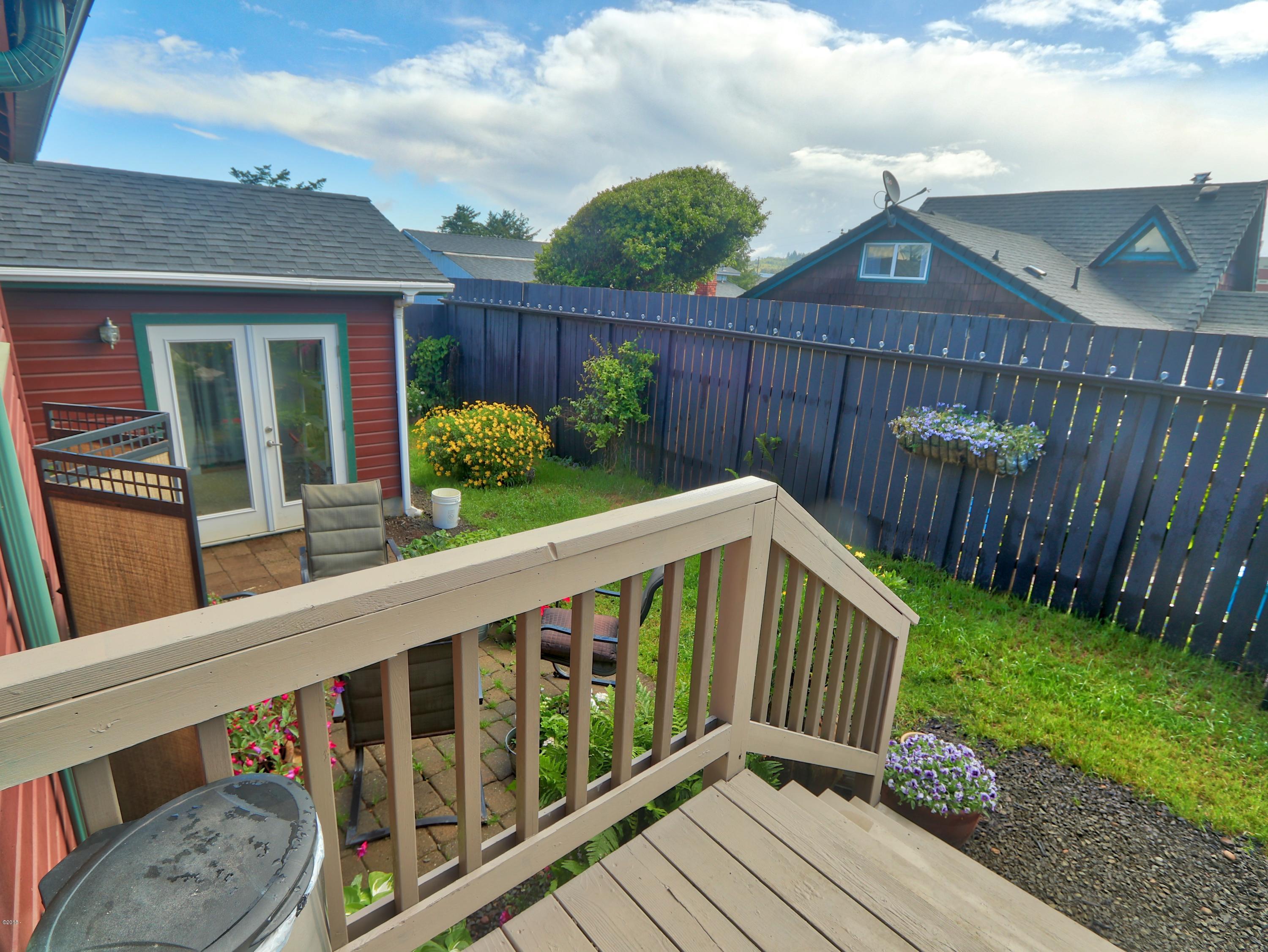 47 Southwest Hurbert Street Newport, OR 97365 - Photo 24 of 34 Back yard
