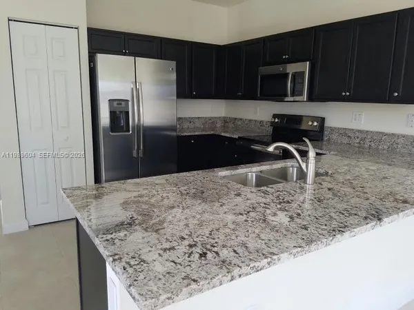 $2,900 | 9205 West 33rd Way, Unit 9205, Hialeah, FL 33018