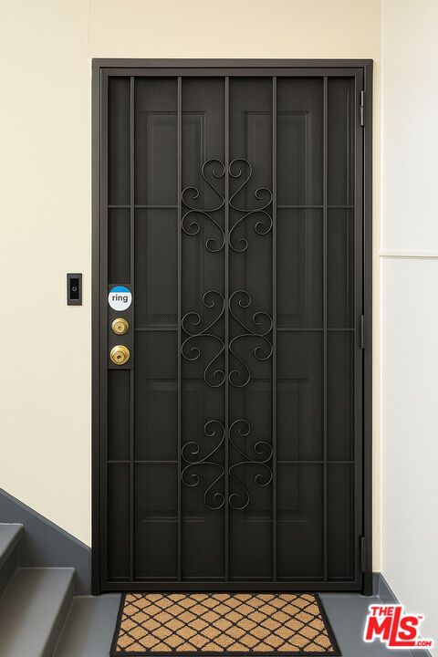 4062 Muirfield Road South, Unit C Los Angeles, CA 90008 - Photo 12 of 16 a bathroom with a shower