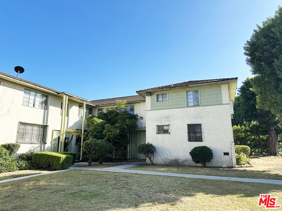 4062 Muirfield Road South, Unit C Los Angeles, CA 90008 - Photo 15 of 16 a view of house with yard