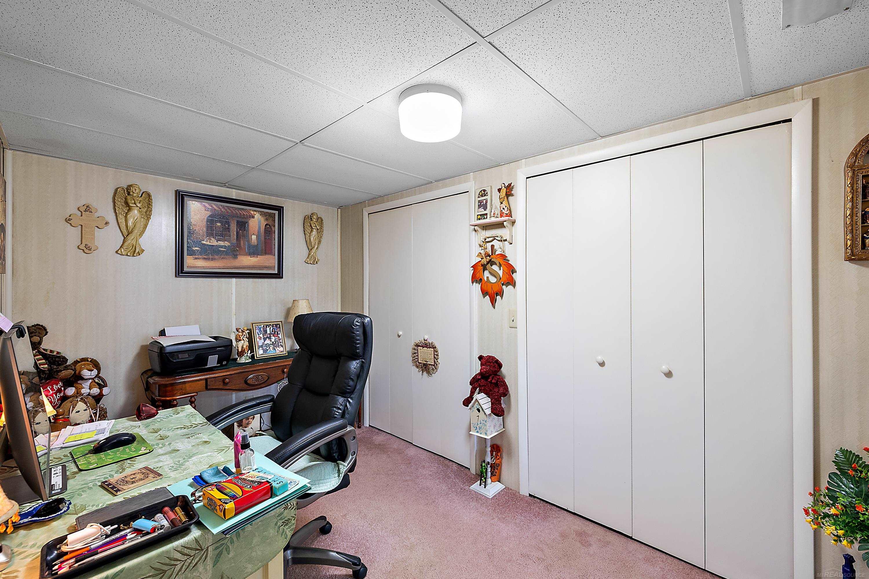 2322 London Bridge Drive Rochester, MI 48307 - Photo 30 of 32 50148120-13527bb6-cfa6-4eb5-a6d2-a67d68d180e4.JPG