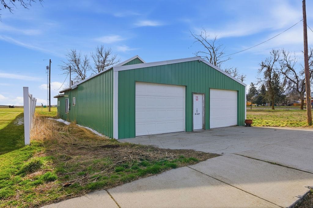 160 Southwest Creston Avenue Creston, WA 99117 - Photo 2 of 31