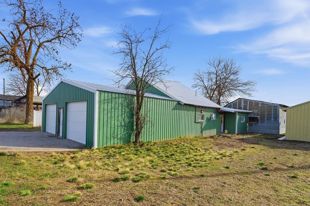 160 Southwest Creston Avenue Creston, WA 99117 - Photo 3 of 31