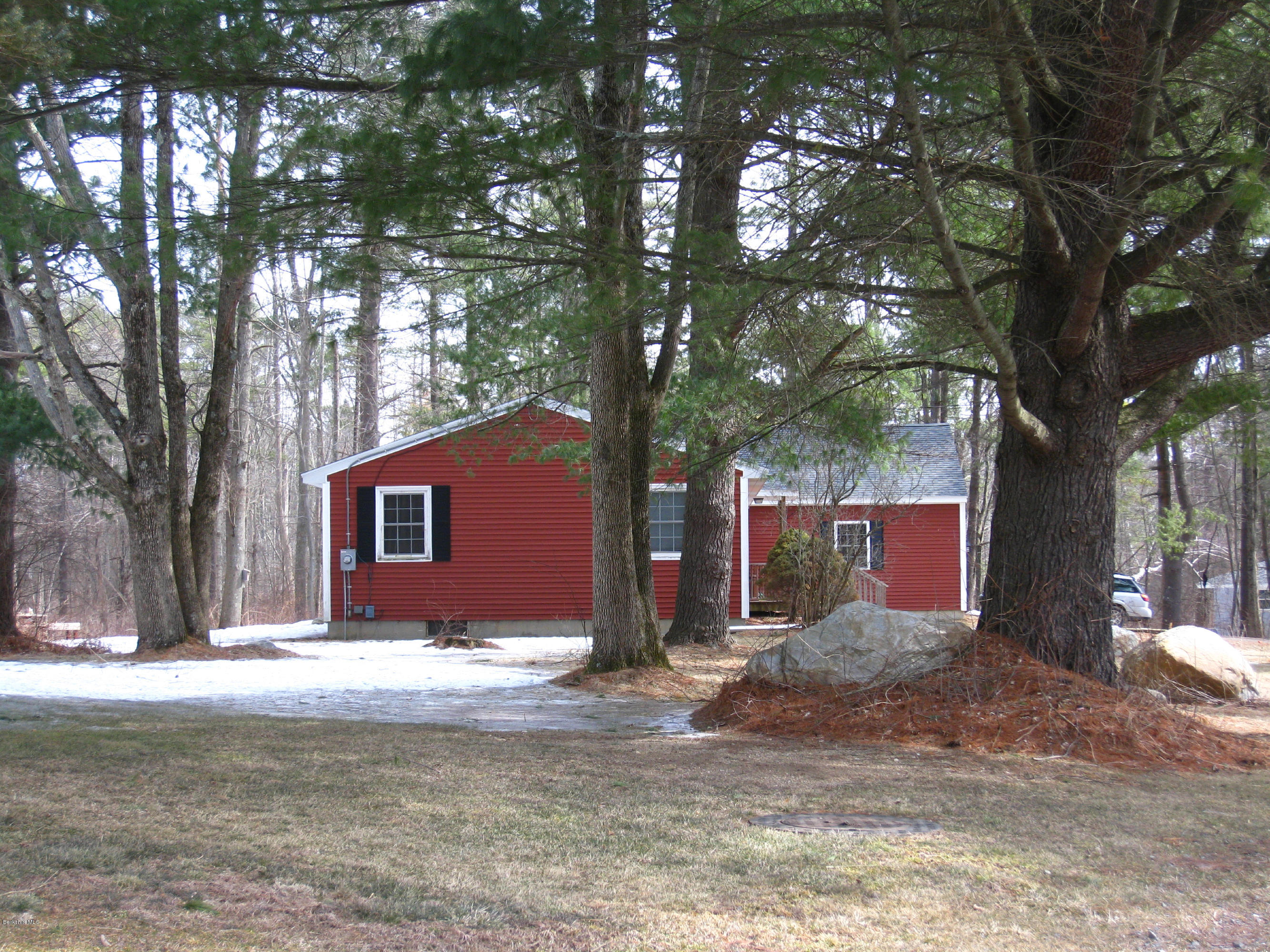 3 Dehon Road Great Barrington, MA 01230 - Photo 4 of 8 Side yard