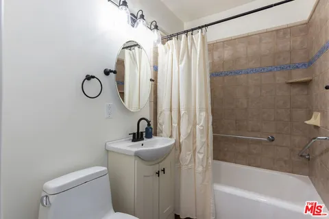 $899,000 | 8362 Shirley Avenue, Northridge, CA 91324