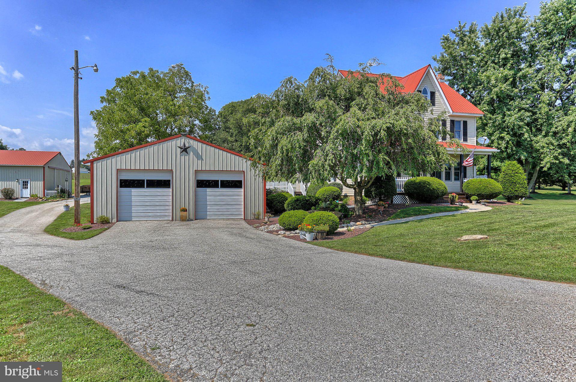 2425 Cramer Road Brogue, PA 17309 - Photo 22 of 40 Garage & Drive