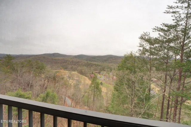 $330,000 | 429 Deer Path Lane, Unit 103, Gatlinburg, TN 37738