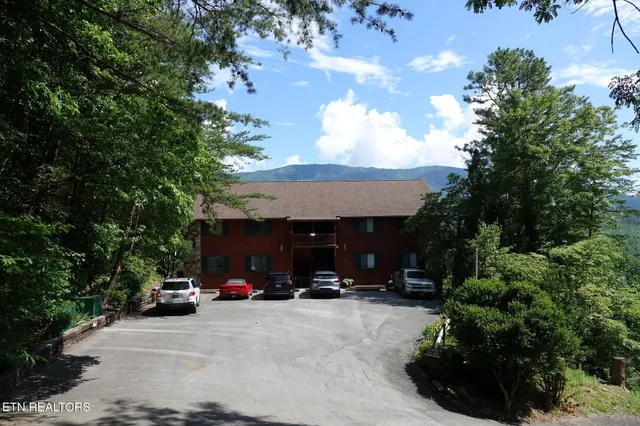 $330,000 | 429 Deer Path Lane, Unit 103, Gatlinburg, TN 37738