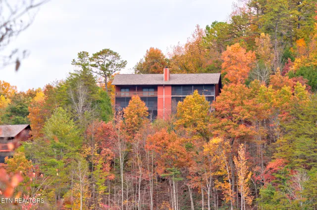 $330,000 | 429 Deer Path Lane, Unit 103, Gatlinburg, TN 37738