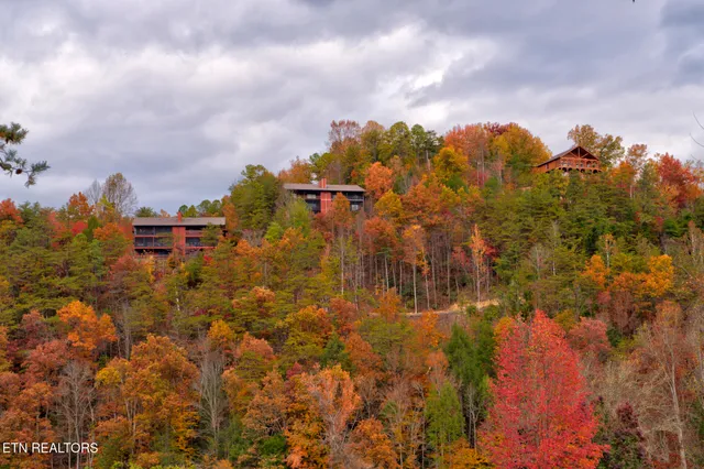 $330,000 | 429 Deer Path Lane, Unit 103, Gatlinburg, TN 37738