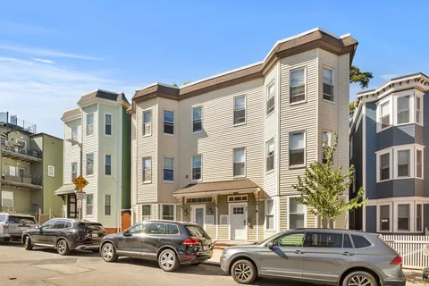 $589,000 | 39 I Street, Unit 1, Boston, MA 02127