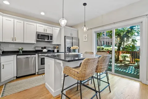 $589,000 | 39 I Street, Unit 1, Boston, MA 02127