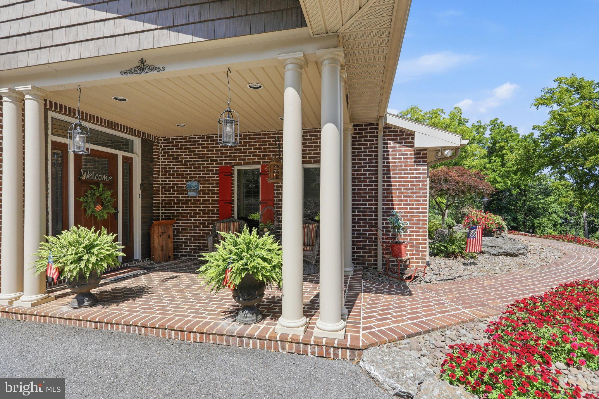 686 Bowman Road Chambersburg, PA 17202 - Photo 7 of 107 Front Door Patio