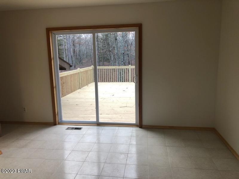 314 Maple Ridge Drive Hawley, PA 18428 - Photo 10 of 21 Foyer