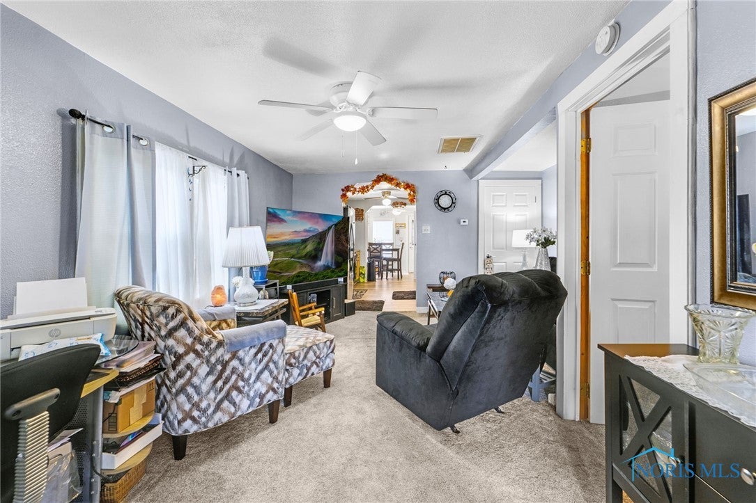 1900 North Stadium Road Oregon, OH 43616 - Photo 5 of 24 Living Rm