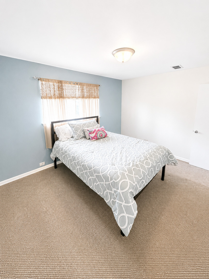813 Valley Stream Drive, Unit D Wheeling, IL 60090 - Photo 5 of 10