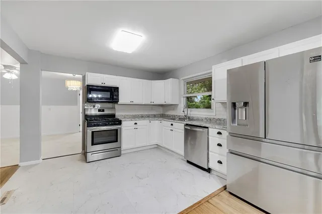 $205,000 | 2700 Englewood Terrace, Independence, MO 64052