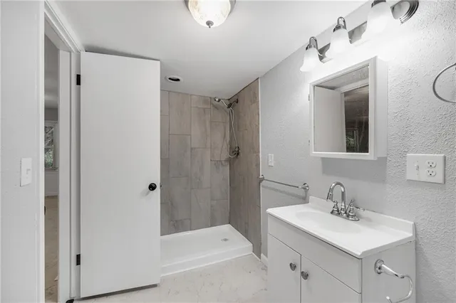 $205,000 | 2700 Englewood Terrace, Independence, MO 64052