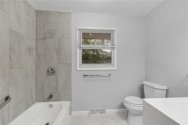 $205,000 | 2700 Englewood Terrace, Independence, MO 64052