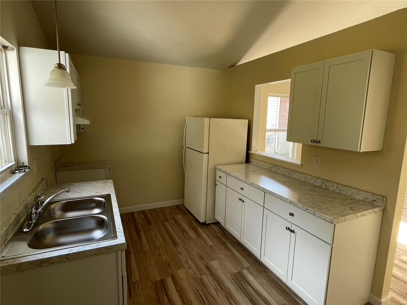 709 Silver Street Alton, IL 62002 - Photo 3 of 14 Gallery Image 3