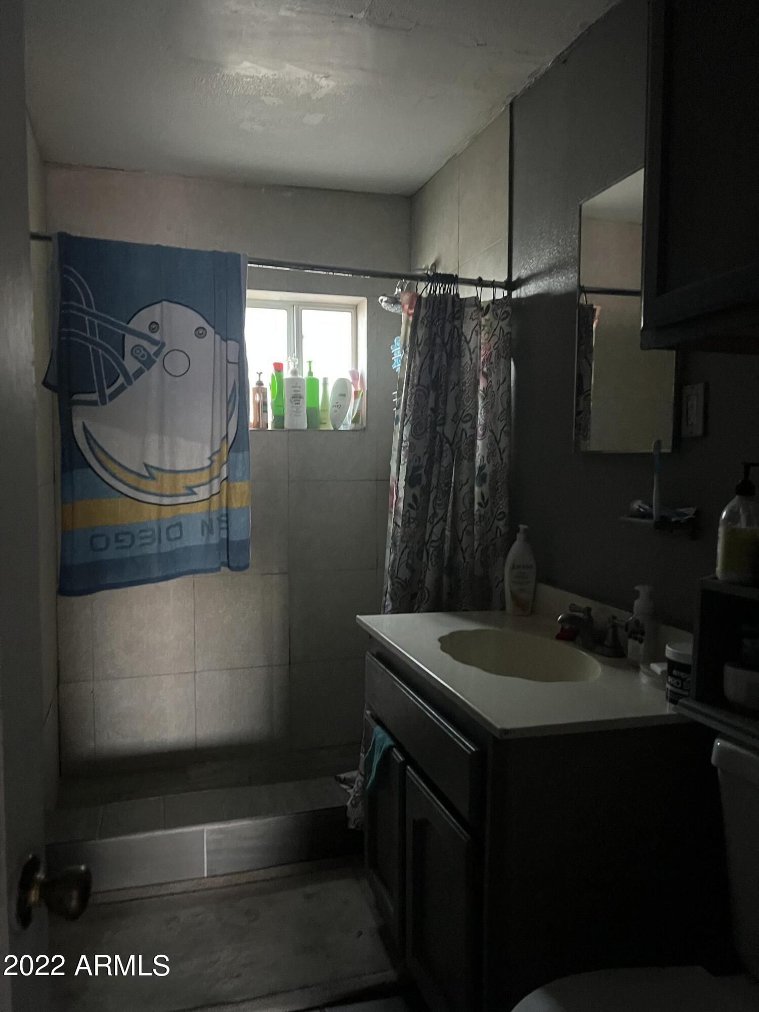 2321 West Hadley Street Phoenix, AZ 85009 - Photo 11 of 20 9638FE5D-DD00-4185-918B-F163FE0B0079