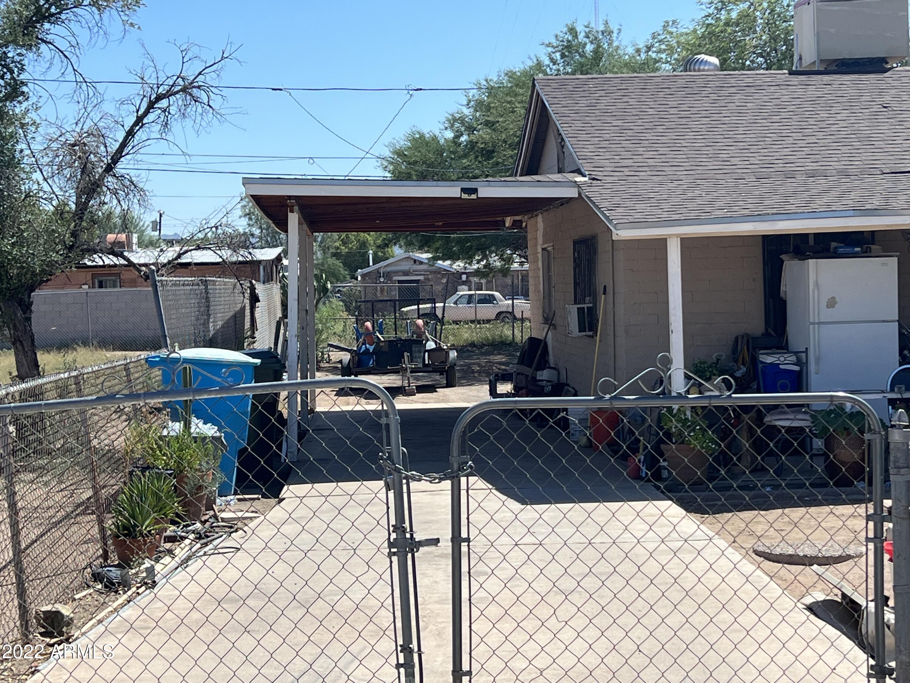 2321 West Hadley Street Phoenix, AZ 85009 - Photo 4 of 20 1F49242F-4C66-4F3A-8DC7-E204693521DC