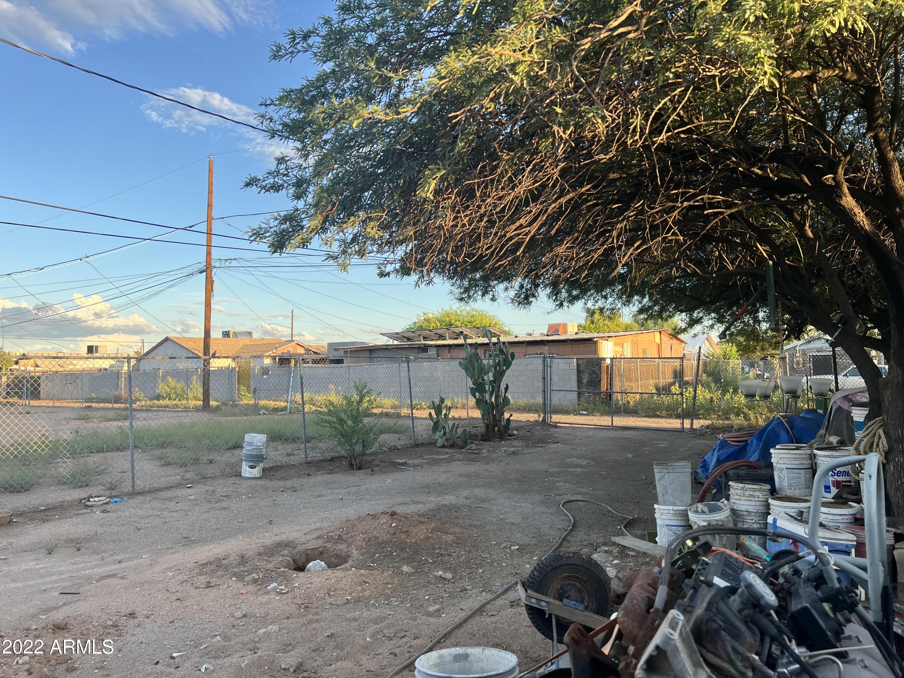 2321 West Hadley Street Phoenix, AZ 85009 - Photo 5 of 20 025D5357-A884-4B0D-AD4D-93FA7A86FF2B