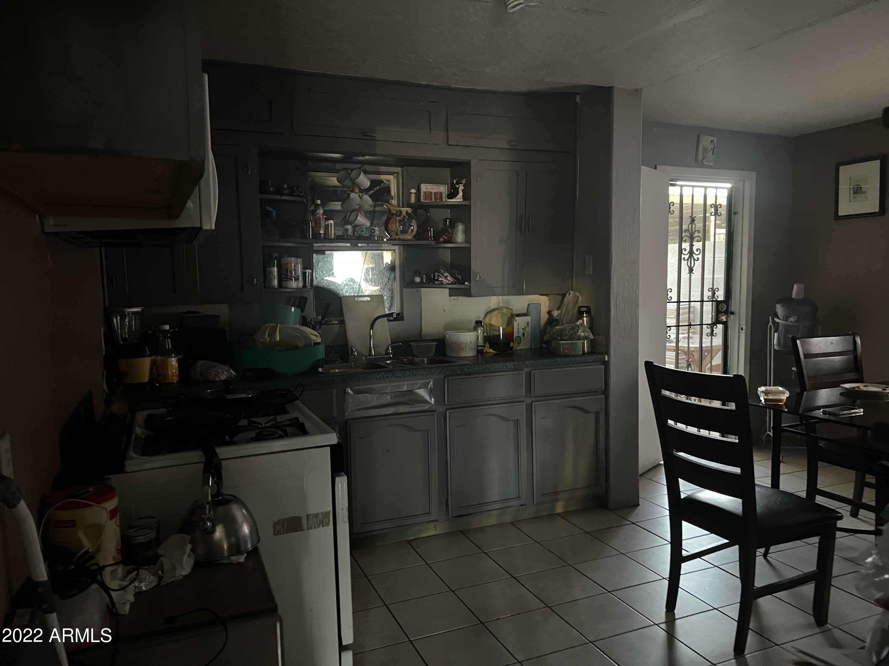 2321 West Hadley Street Phoenix, AZ 85009 - Photo 10 of 20 579C6E53-86F6-49F8-8FF9-31723960FDEC