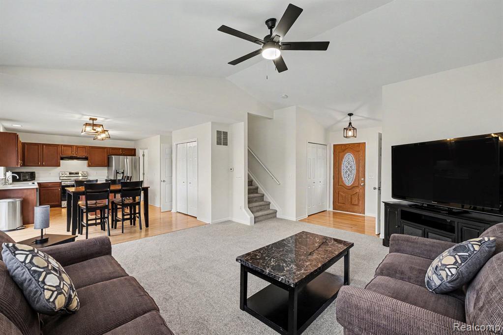 10068 Scenic Ridge Boulevard Holly, MI 48442 - Photo 5 of 28