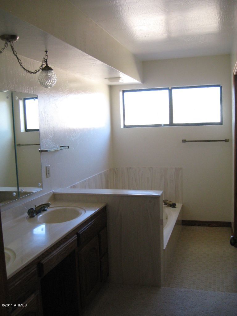 6818 North Rocking Road Scottsdale, AZ 85250 - Photo 12 of 26 Master Bath