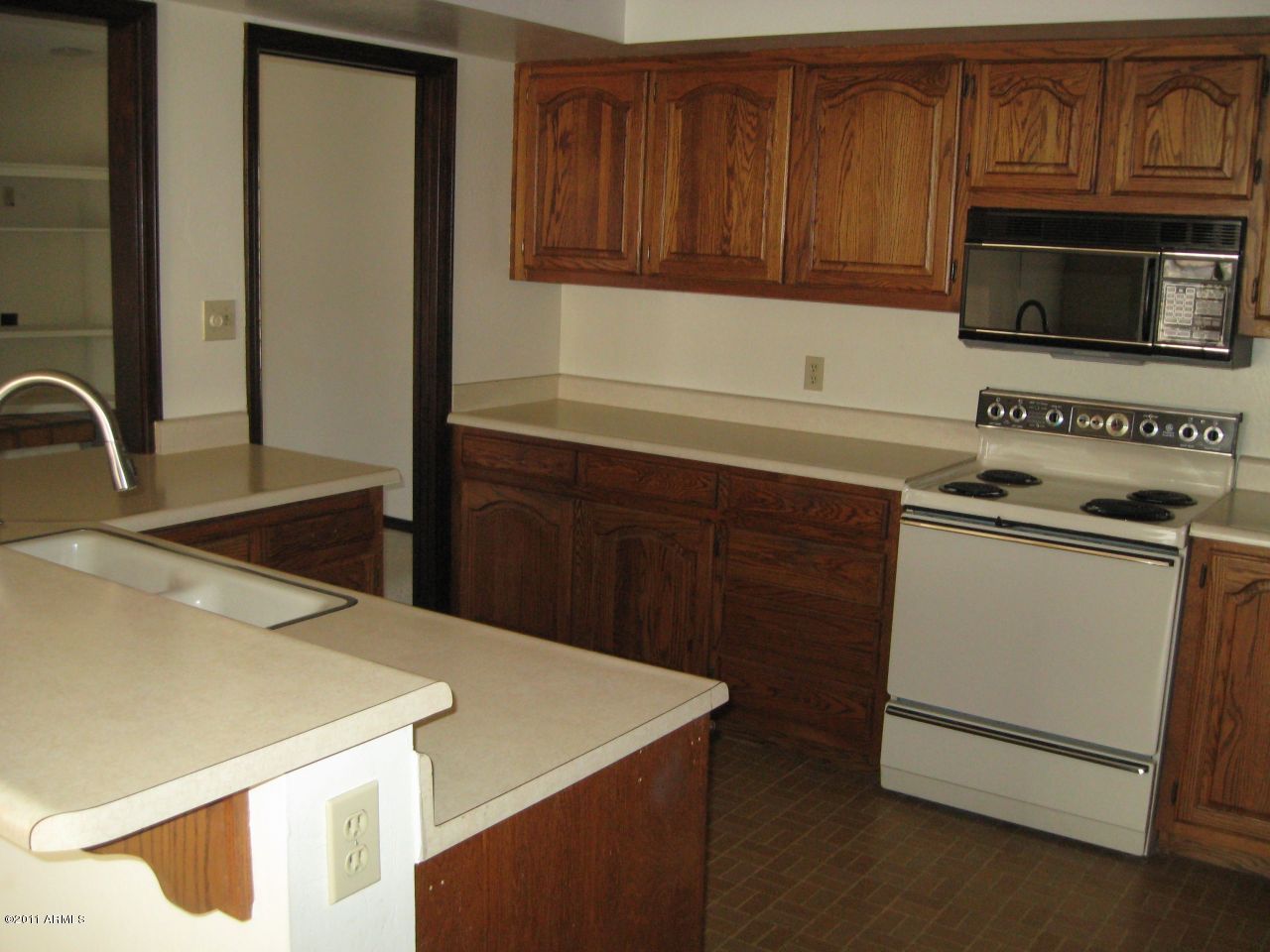 6818 North Rocking Road Scottsdale, AZ 85250 - Photo 2 of 26 kitchen