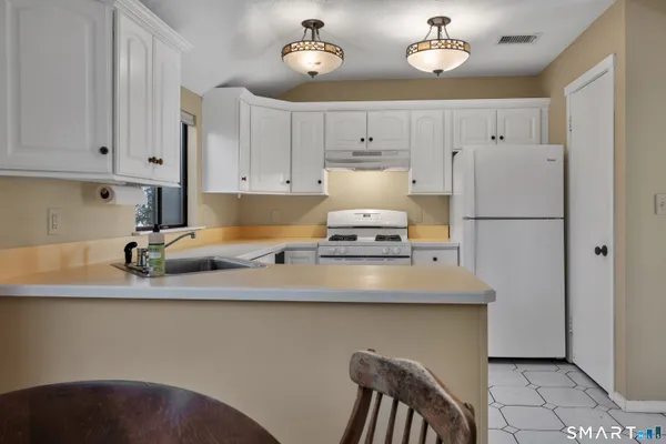 $314,900 | 14 Canterbury Lane, Unit 14, Avon, CT 06001