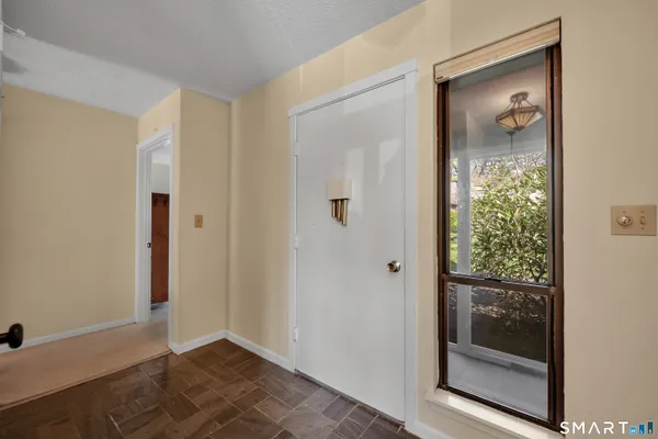$314,900 | 14 Canterbury Lane, Unit 14, Avon, CT 06001