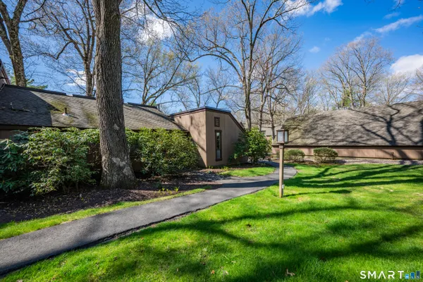 $314,900 | 14 Canterbury Lane, Unit 14, Avon, CT 06001