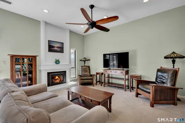$314,900 | 14 Canterbury Lane, Unit 14, Avon, CT 06001