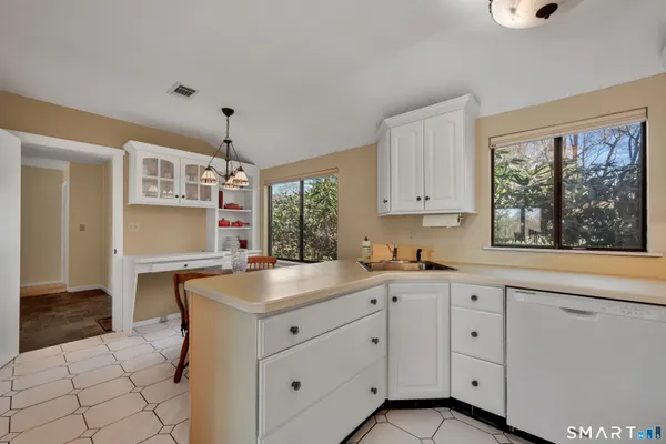 $314,900 | 14 Canterbury Lane, Unit 14, Avon, CT 06001