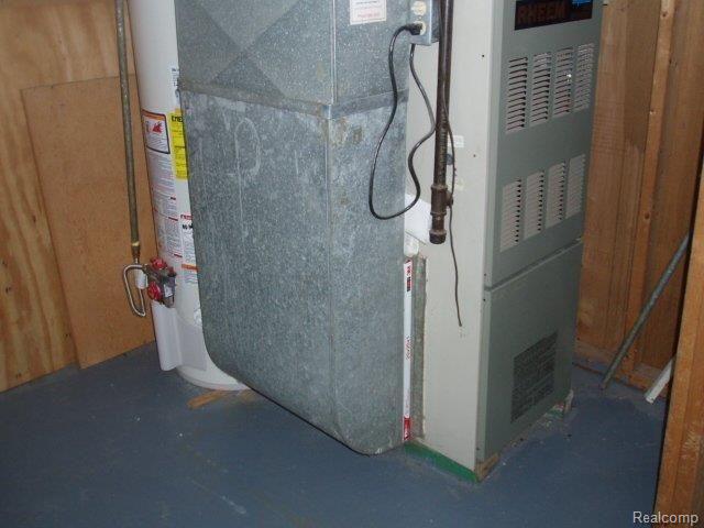 3221 Wakefield Road Berkley, MI 48072 - Photo 17 of 19 Furnace/Water Tank
