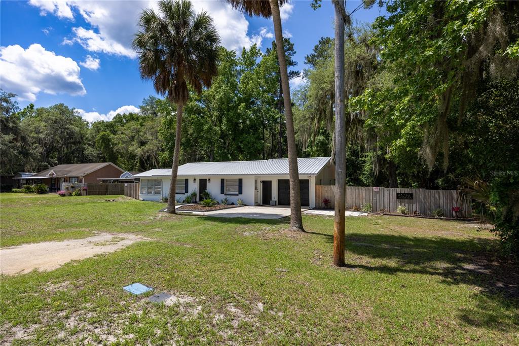 113 Browns Road San Mateo, FL 32187 - Photo 3 of 36 a front view of a house with garden
