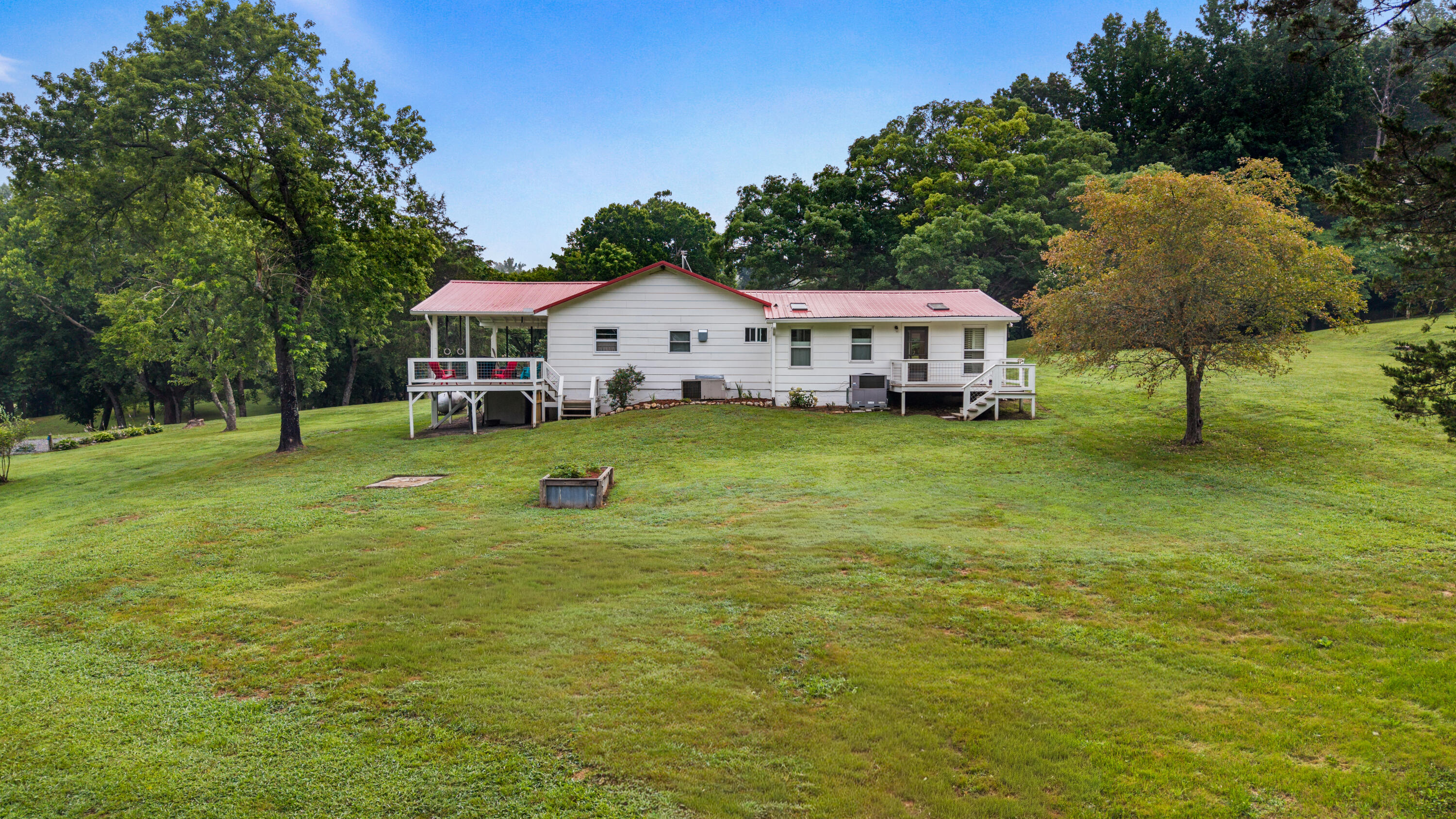 49 Hart Of Pine Road Dunlap, TN 37327 - Photo 111 of 126 DECKING OFF THE BACK OF THE HOUSE