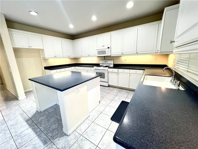 $3,700 | 32372 Whispering Willow Drive, Lake Elsinore, CA 92532