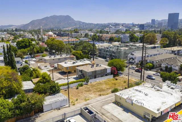 a view of a terrace with sitting area