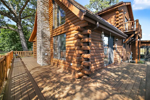 a view of entryway with a street