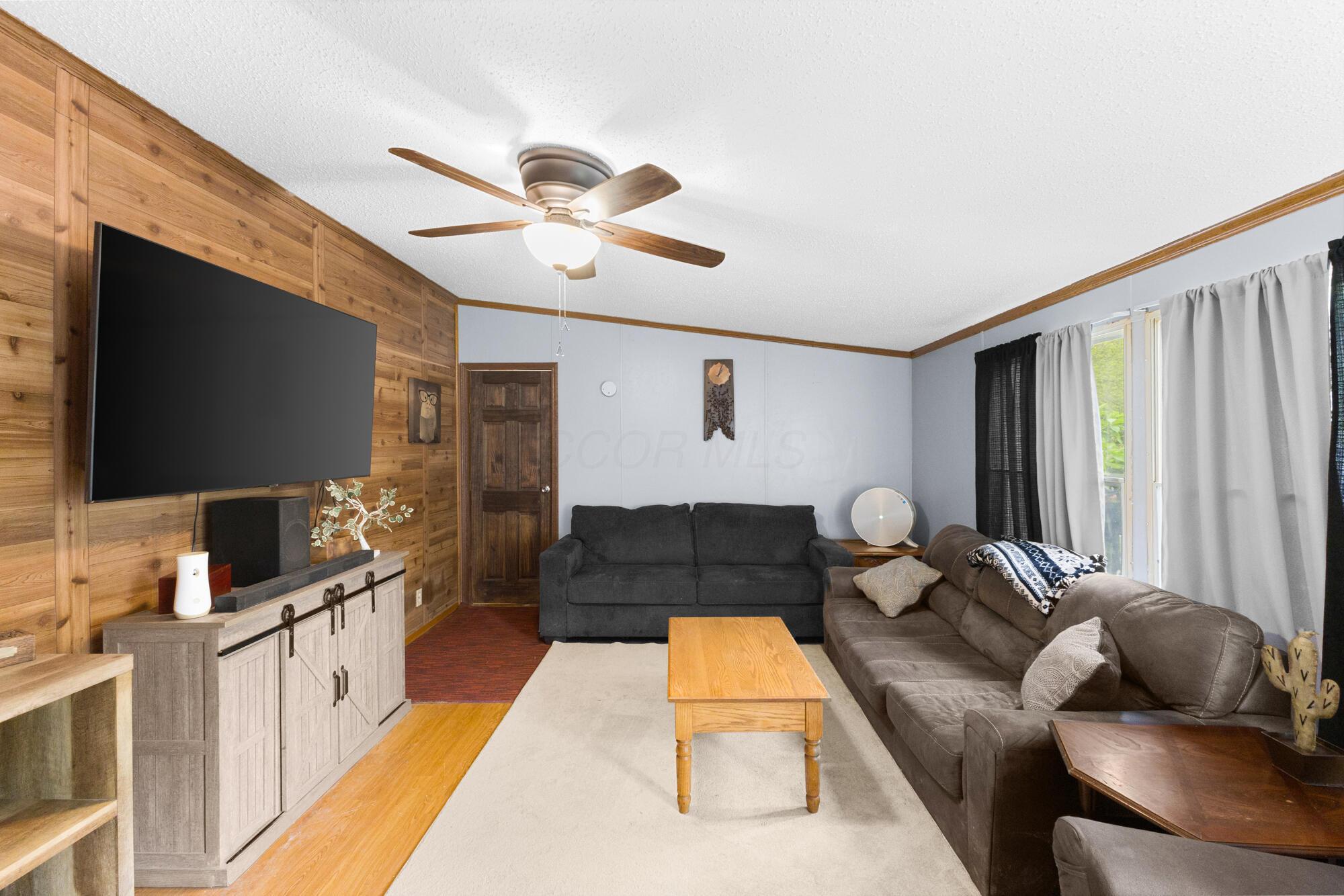 10541 Clearport Road Southwest Amanda, OH 43102 - Photo 7 of 39 Family Room 2
