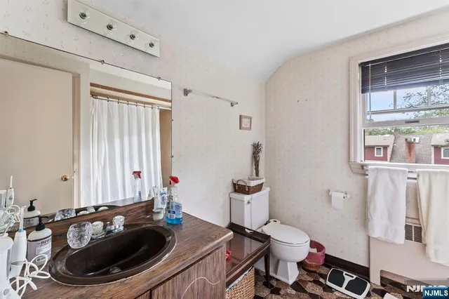 $4,000 | 160 Spring Valley Road, Park Ridge, NJ 07656