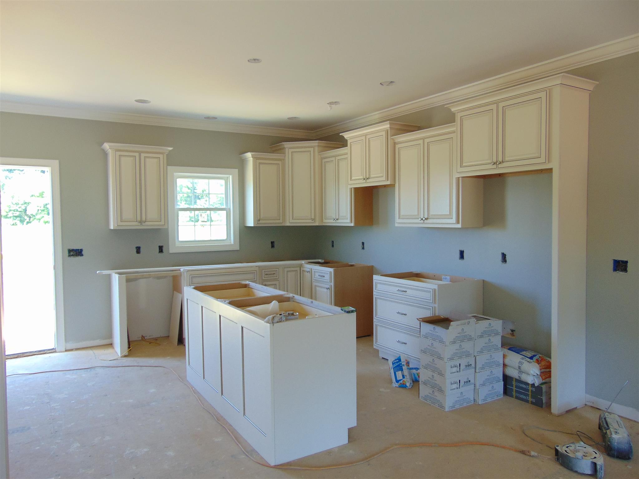 8790 Byrum Chapel Road Portland, TN 37148 - Photo 7 of 19 a kitchen that has a sink and a stove in it