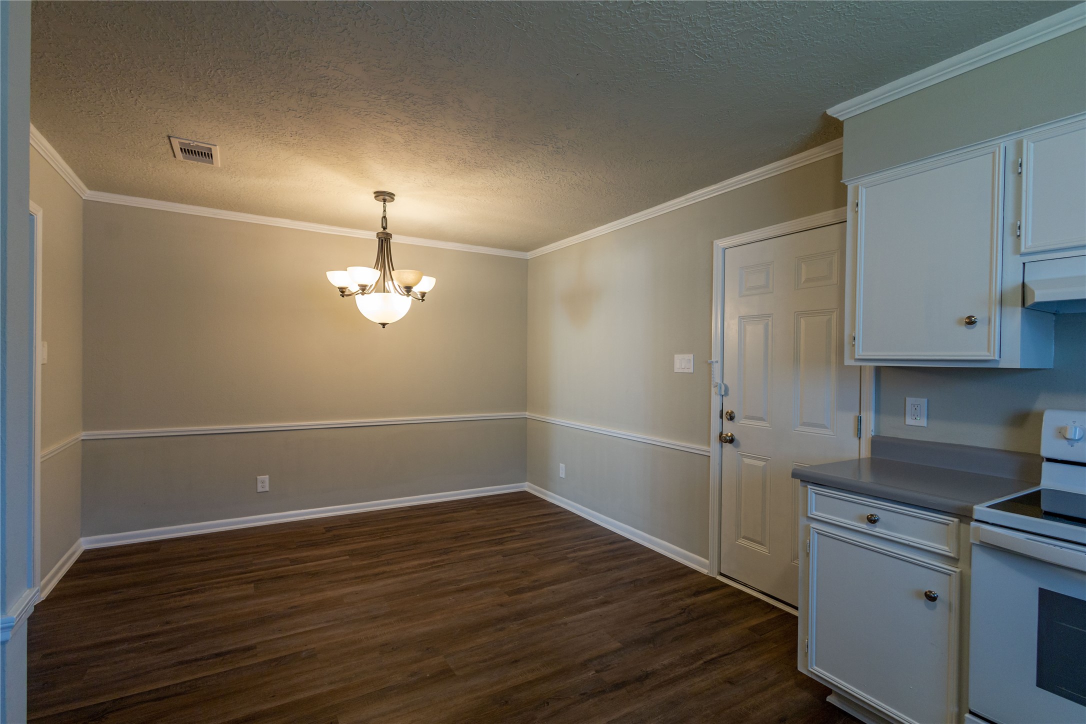 5810 Meadowview Road Beaumont, TX 77708 - Photo 7 of 22