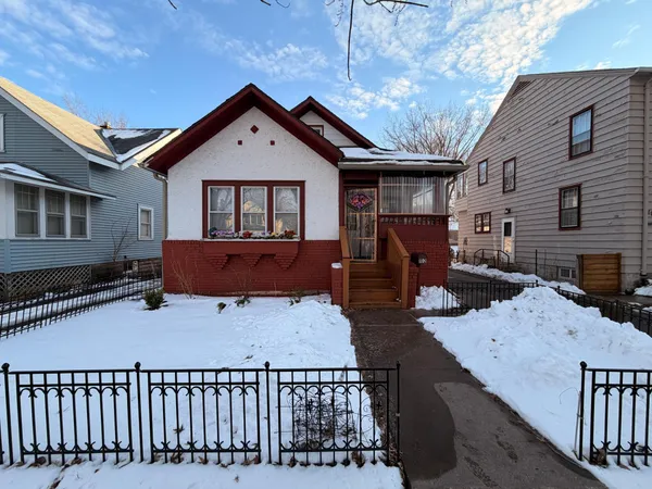 $285,000 | 102 Geranium Avenue West, St. Paul, MN 55117