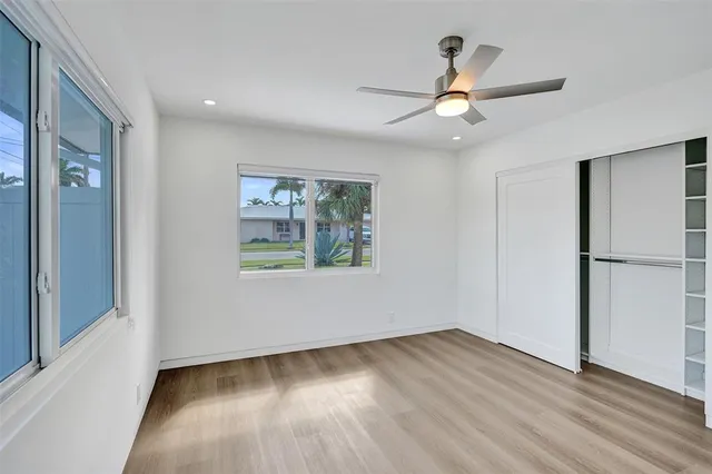 a view of an outdoor sitting area with backyard
