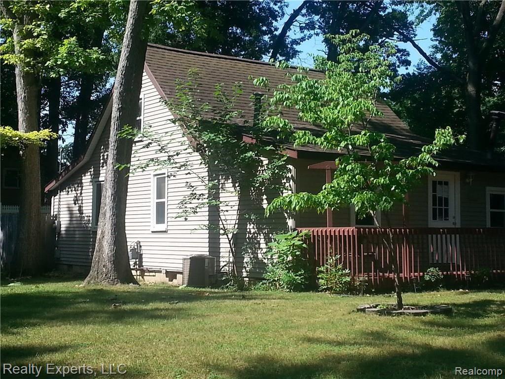 386 Delaware Road Whitmore Lake, MI 48189 - Photo 3 of 23 20160713_105335.jpg
